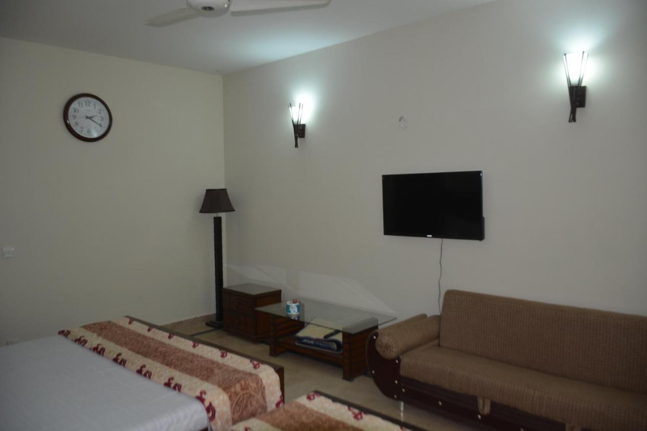 The Travelers Den Hotel Islamabad Exterior photo