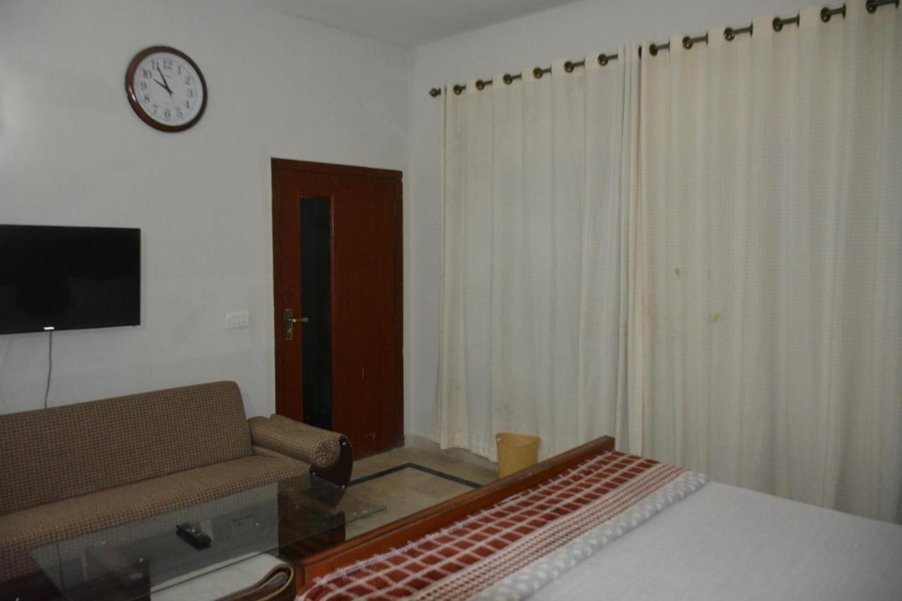 The Travelers Den Hotel Islamabad Exterior photo